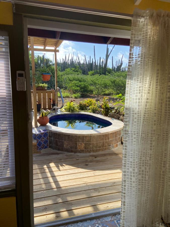 Cozy Studio With Private Spa Ораньєстад Екстер'єр фото